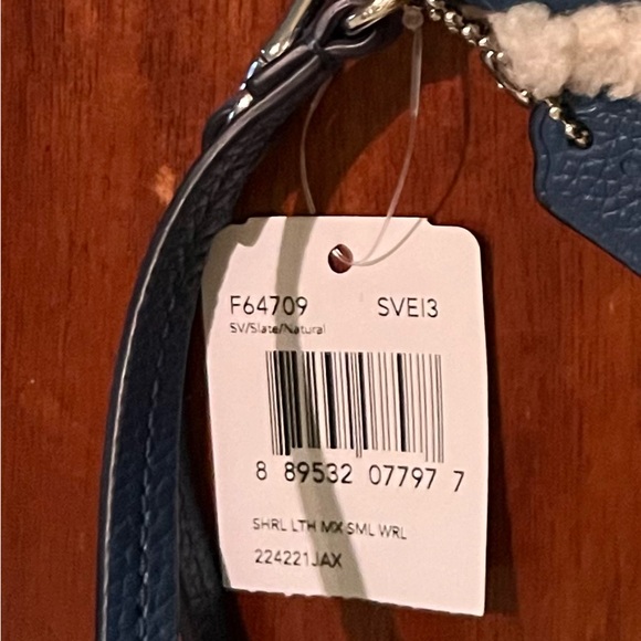 Coach Corner Wristlet Blue Shearling Trim 7x4 Pebble Leather Pouch Wallet - Picture 6 of 6